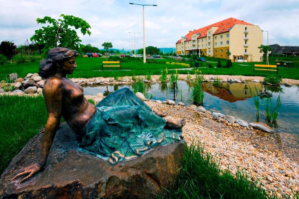 Karoly Robert Diakhotel Gyöngyös Eksteriør bilde